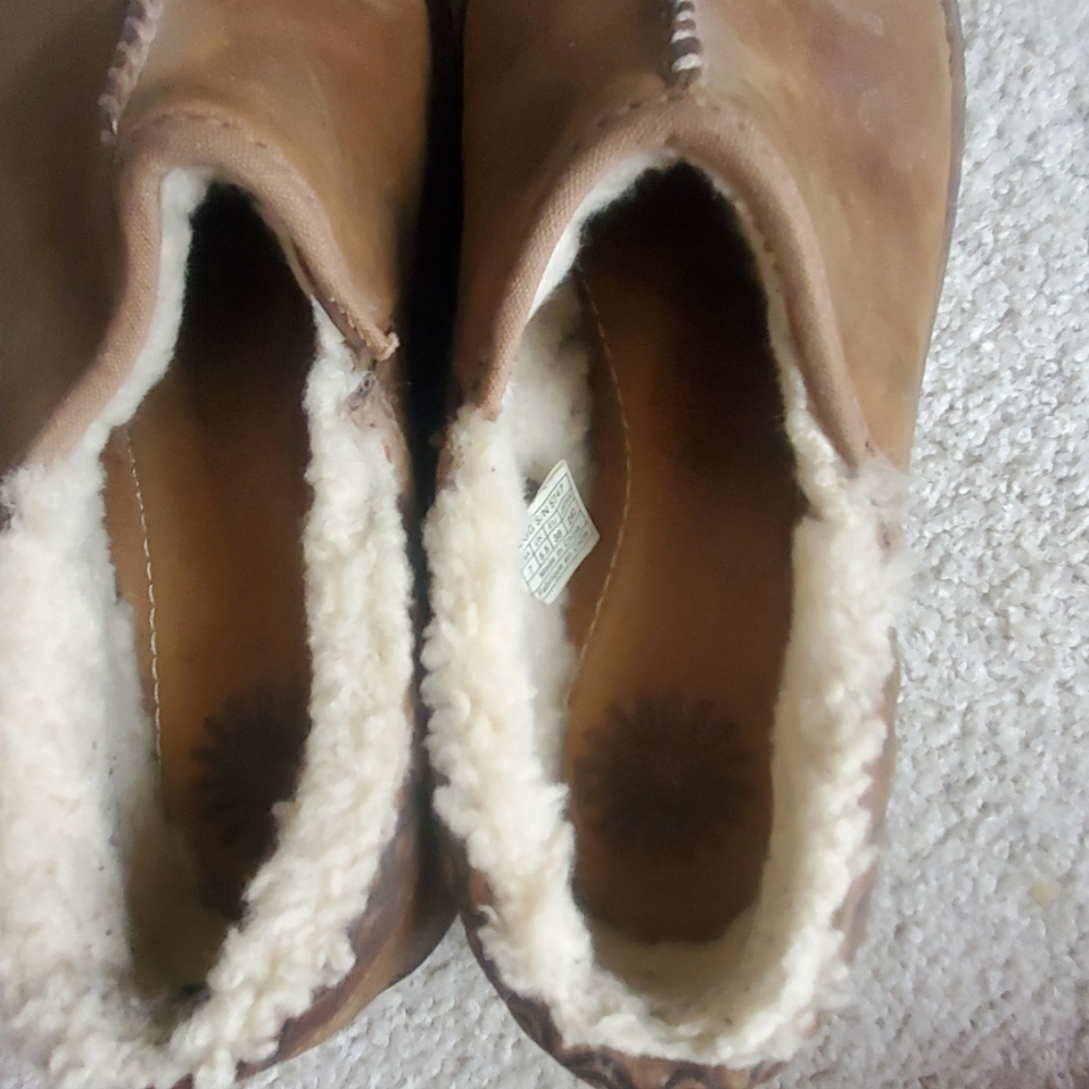 Ugg Size 7 - image 8